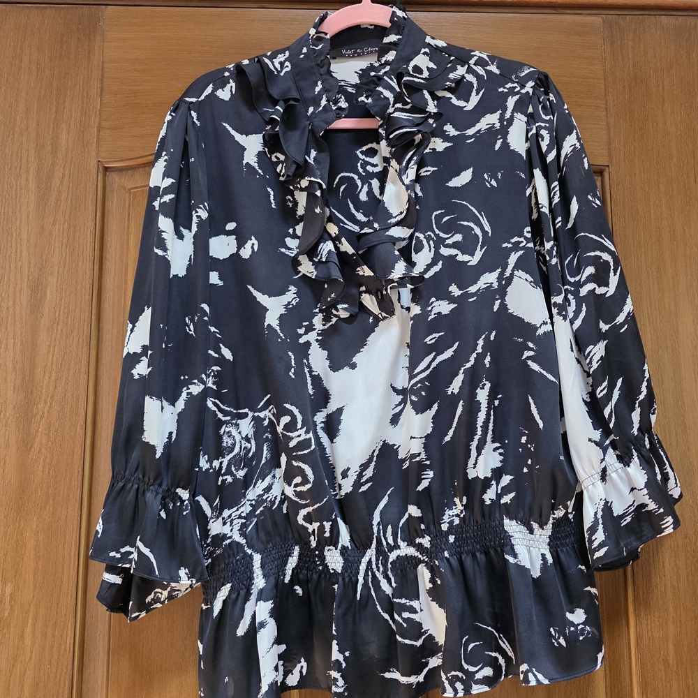 Violet & Claire Black Ruffled Peplum Blouse